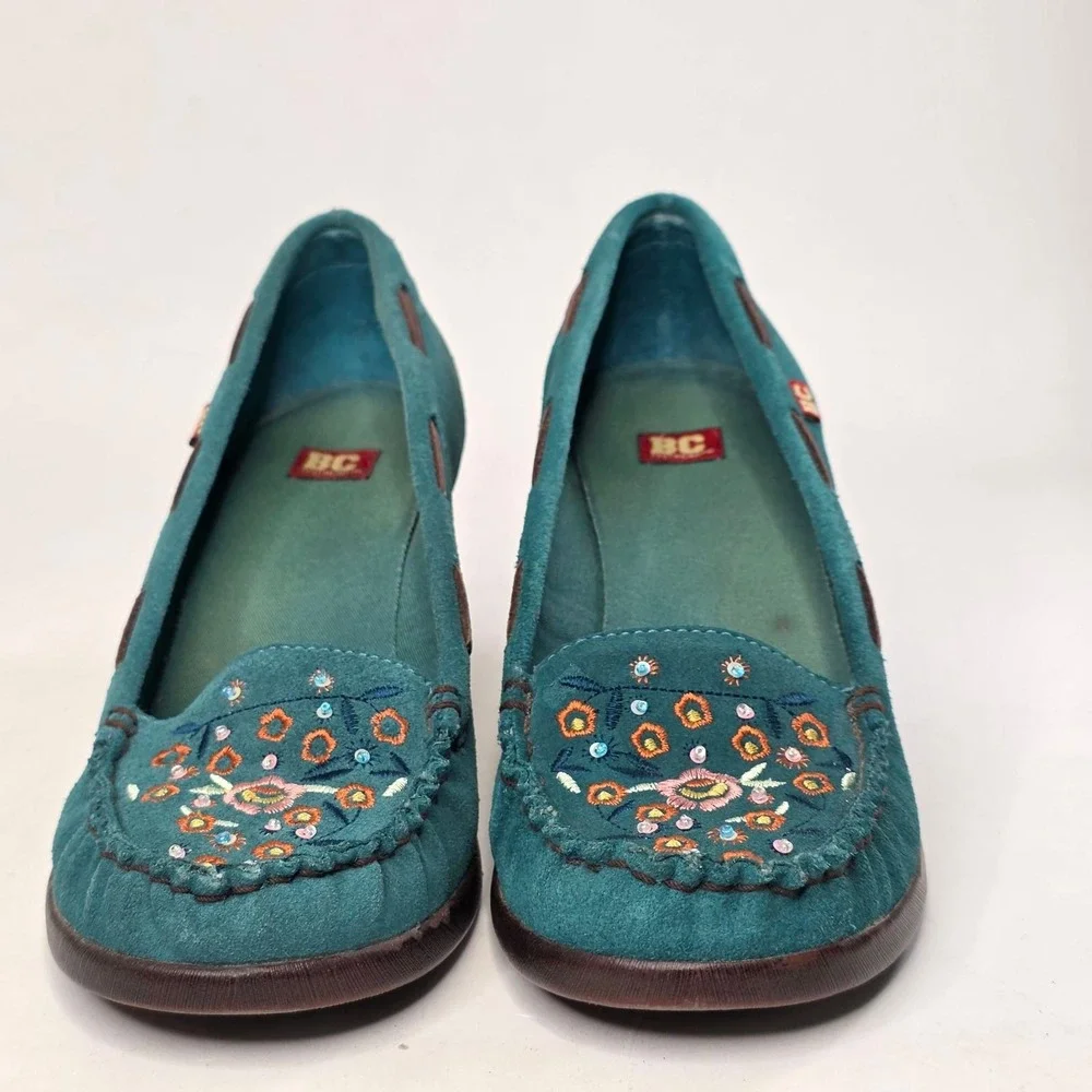 BC Footwear Teal Suede Floral Embroidered Wedge Moccasin Pumps Women's Size 7